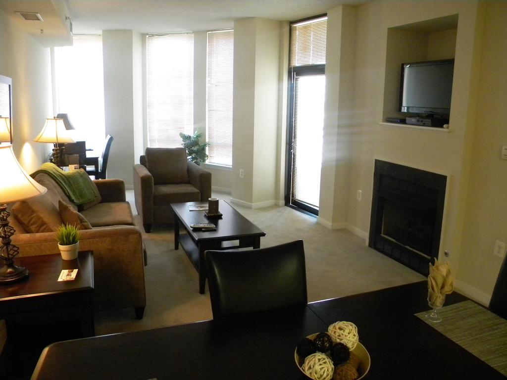 Madison Hospitality At 1401 Joyce Street Arlington Room photo